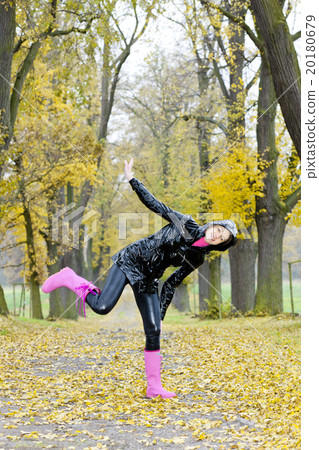 woman in autumnal alley 20180679