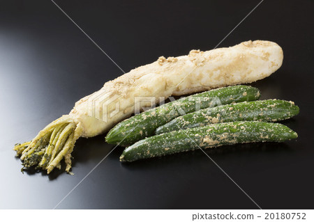 醃黃瓜和日本蘿蔔醃製 醃黃瓜和日本蘿蔔醃製 20180752