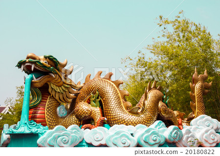 The statue of dragon blow water 20180822