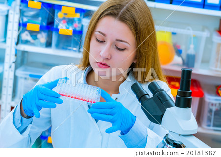 Woman in laboratory developed of vaccines Woman in laboratory developed of vaccines 20181387