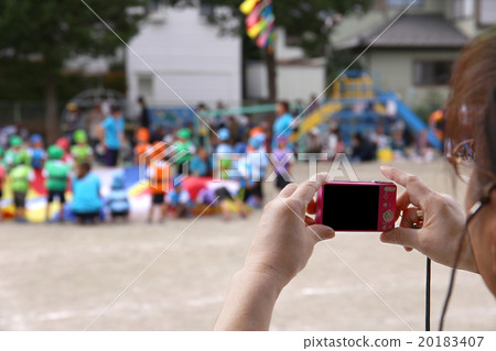 拍孫子（相機部分是黑色的） 20183407