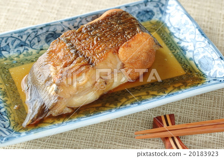 煮沸的紅色咖哩用魚卵 煮沸的紅色咖哩用魚卵 20183923