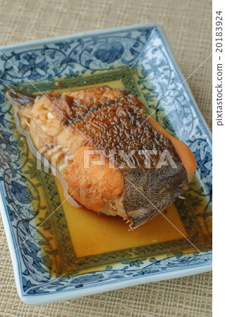 煮沸的紅色咖哩用魚卵 煮沸的紅色咖哩用魚卵 20183924