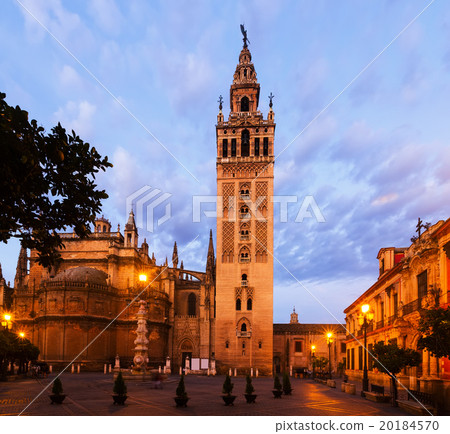 Giralda tower - bell tower of the Seville Cathedral Giralda tower - bell tower of the Seville Cathedral 20184570