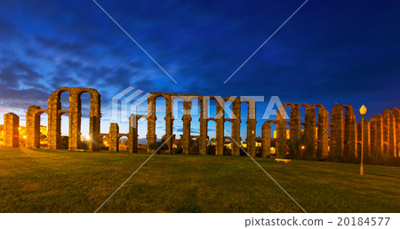 Acueducto de los Milagros in night 20184577