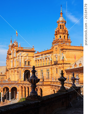 central building at Plaza de Espana 20184579