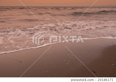 The sea at dusk 20186171