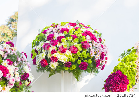 bouquet of flowers in vase 20192724