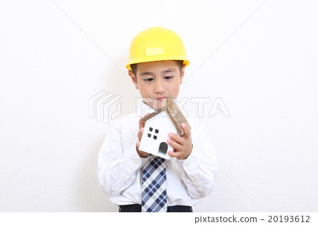 戴盔甲的建築業男孩 20193612