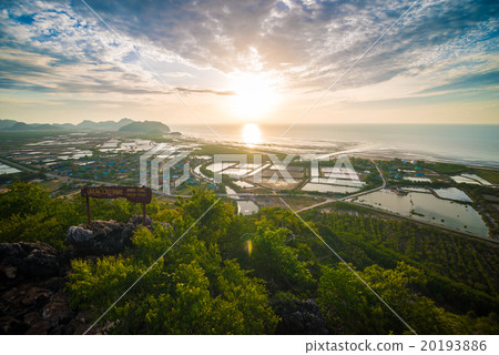 Landscape of layer mountain and sea 20193886