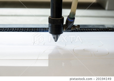 cutting machine carving patterns on the plastic plate 20194149