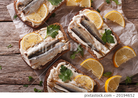 Toasts with sprats, cream cheese and lemon 20194652