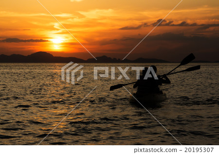 love couples partners canoeing. love couples partners canoeing. 20195307