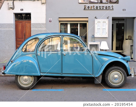 Spanish blue classic car 20195454