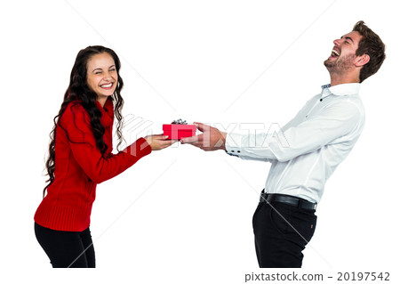 Happy young couple holding gift box 20197542