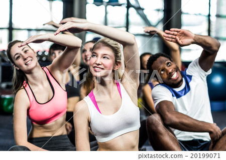 Fit smiling group doing exercise 20199071