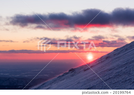 Sunrise of Meakan-dake Sunrise of Meakan-dake 20199764