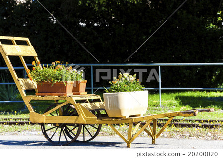 cart with flowers, Provence, France cart with flowers, Provence, France 20200020