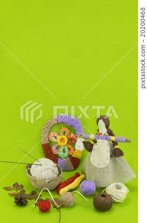 vertical green template of the handmade doll 20200468