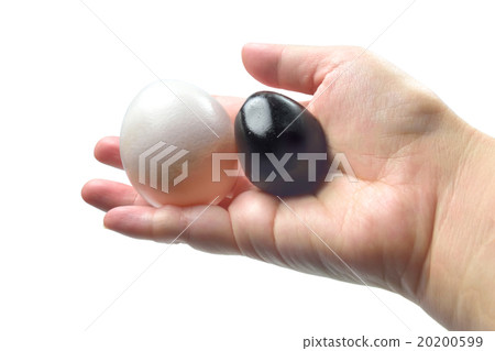 Taiwanese cooking iron egg (iron protein) and boiled eggs compared 20200599