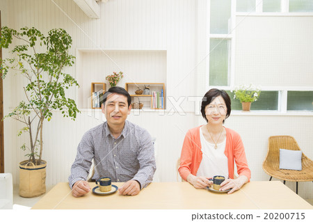 肖像中間的情侶 20200715