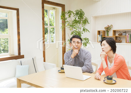 經營個人電腦的中間夫妻 經營個人電腦的中間夫妻 20200722