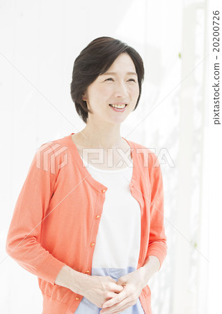 肖像中間婦女 20200726