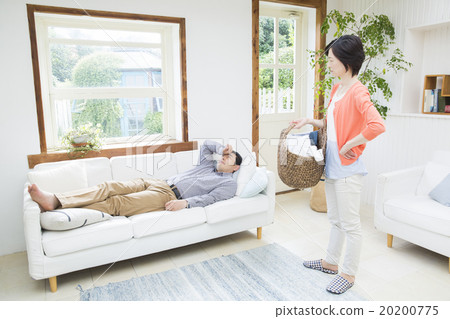 Portrait middle couple 20200775