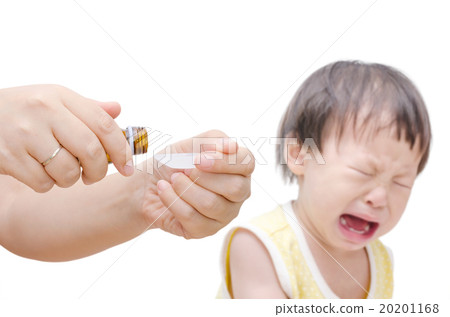 Woman's hands pouring medicine in a spoon  20201168