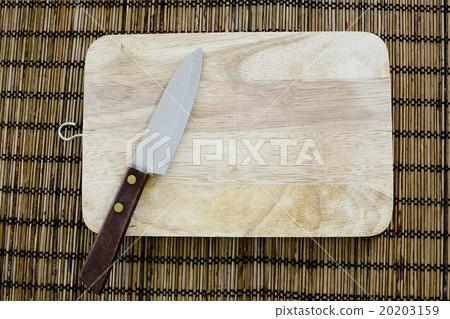 Knife and cutting board used in Japanese cuisine 20203159