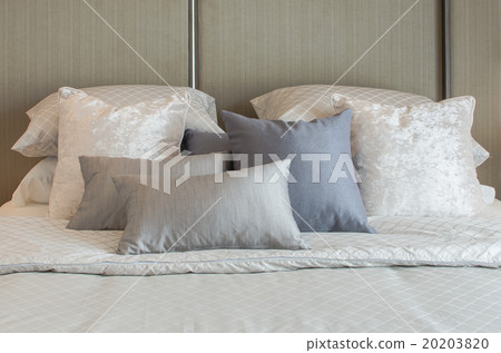 lxury bedroom with pillows on bed lxury bedroom with pillows on bed 20203820
