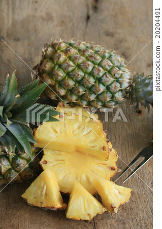fresh pineapple sweet fruit 20204491
