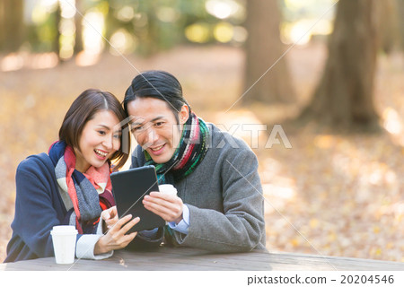 Married couple lifestyle walk 20204546