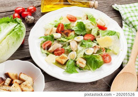 Fresh healthy salad 20205526