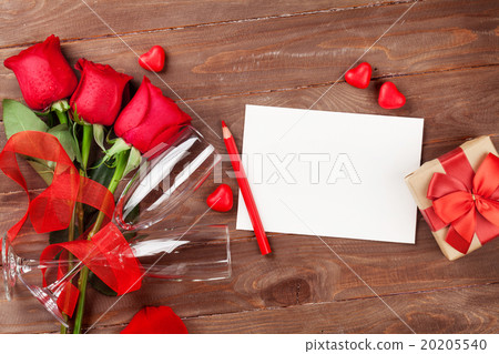 Valentines day card, champagne and roses Valentines day card, champagne and roses 20205540