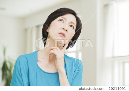 肖像中間婦女 20211091