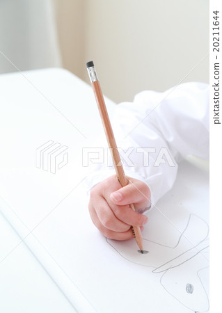 How to hold a mistaken pencil 20211644