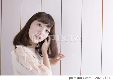 年輕的女士 20212185