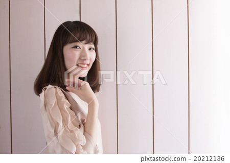 年輕的女士 20212186