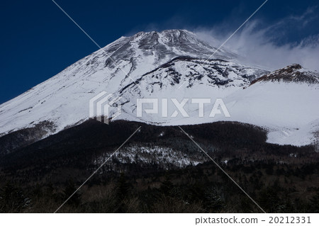 Fuji dancing in the snow smoke Fuji dancing in the snow smoke 20212331