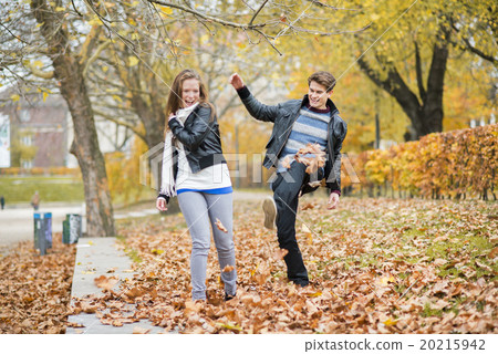 Happy couple in the city Happy couple in the city 20215942
