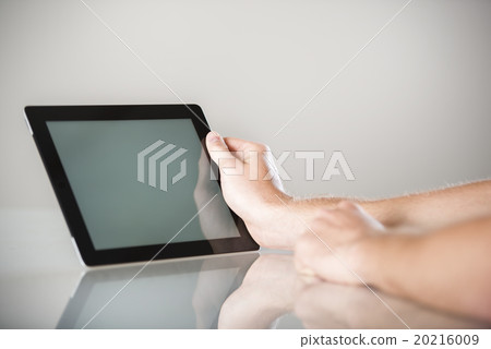 Man with tablet 20216009