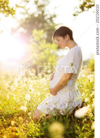 Pregnant woman Pregnant woman 20216010