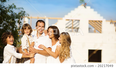 Family building a new house Family building a new house 20217049