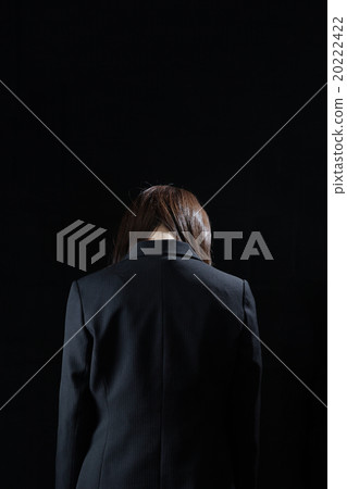 Despairing business woman behind you 20222422