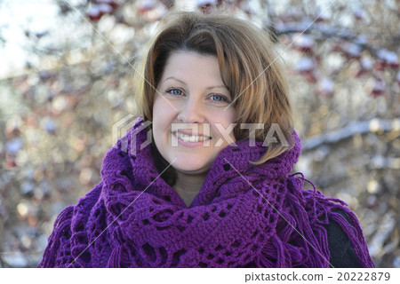 Russian woman in shawl on his shoulders Russian woman in shawl on his shoulders 20222879