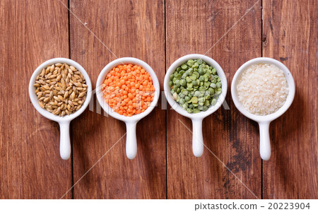 Cereals in ceramic bowls 20223904