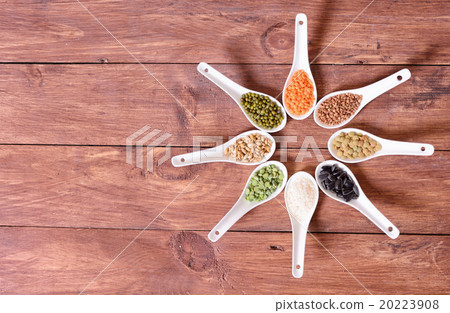 Cereals in ceramic bowls 20223908