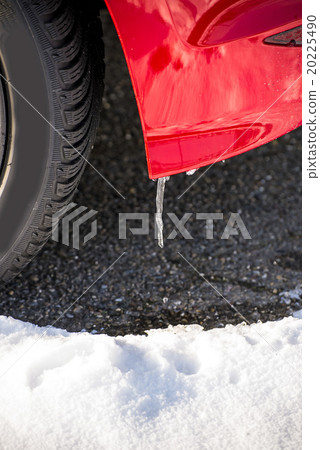icicle on a car 20225490