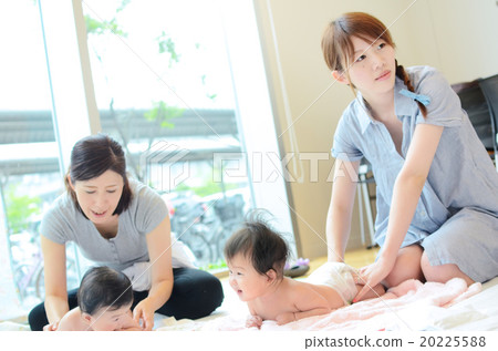 Babies who receive mother's massage at baby massage classroom 20225588